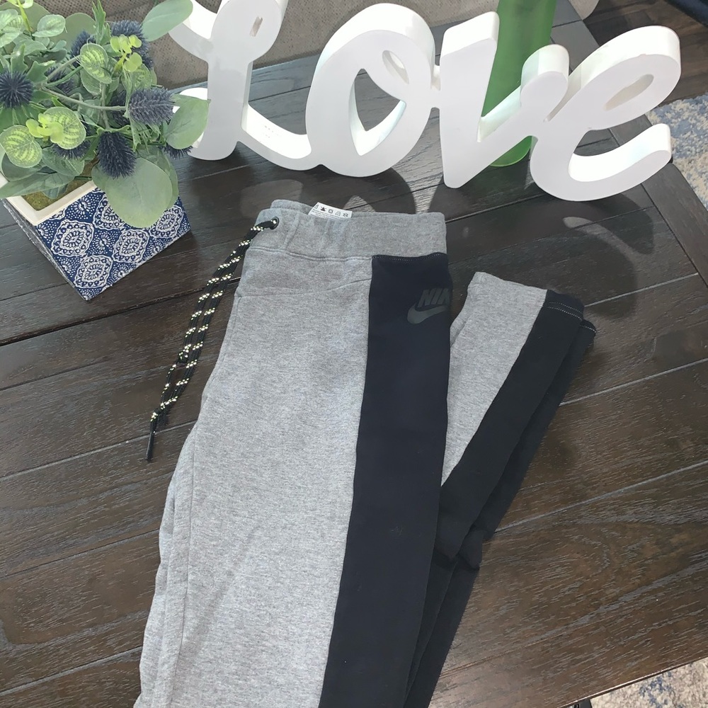 Nike black & gray leggings 👽